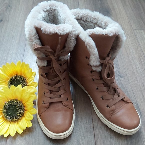 UGG Women's Croft Luxe Quilt Boots: Chestnut - Picture 2 of 10